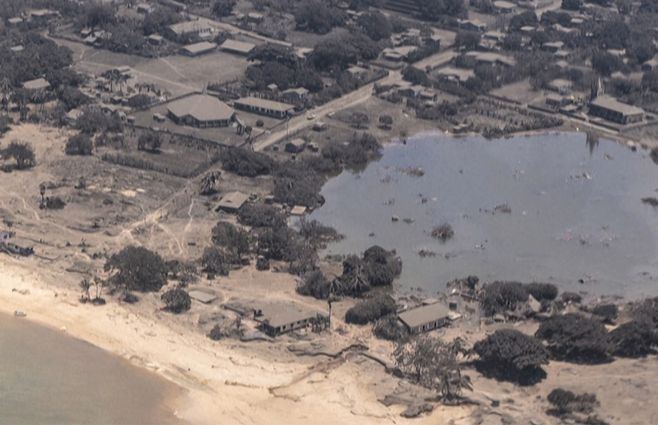 Tonga-destrozos-casas-volcán.jpg