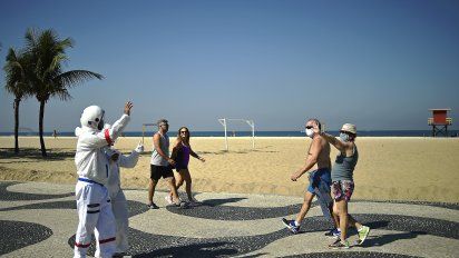rio cerrara turistico barrio de copacabana en fin de ano por repunte de la pandemia