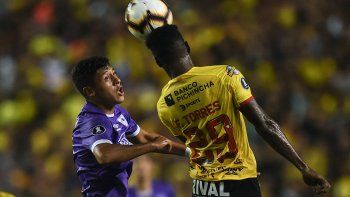Defensor clasificó a la siguiente fase de la copa, a pesar de caer 0 -1 con Barcelona