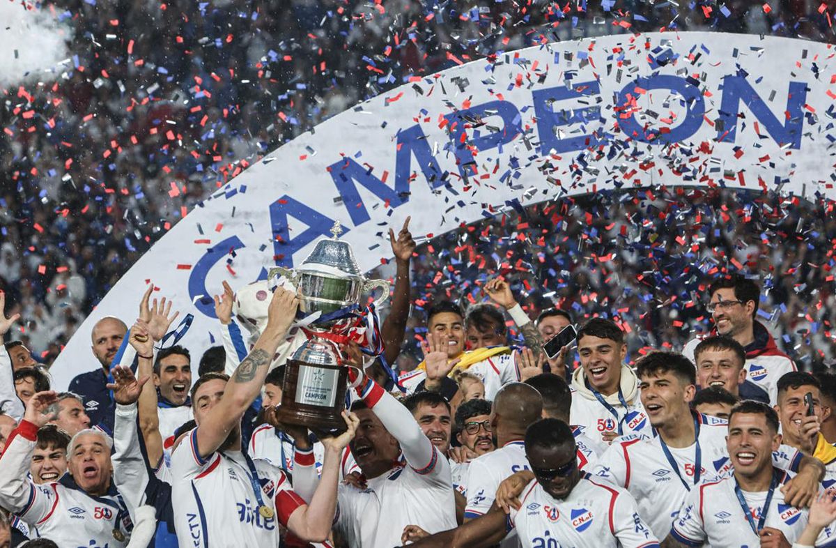 focouy-nacional-campeon-uruguayo-portada-festejo