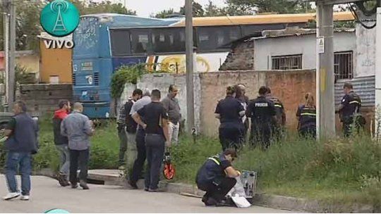 Policía y civil mueren tras enfrentamiento a balazos en Flor de Maroñas