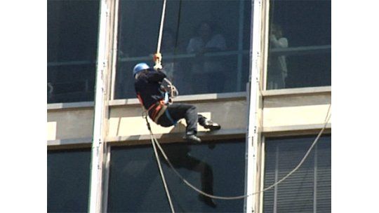 Rescataron a dos trabajadores del piso 11 del BROU