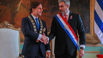 uruguay necesita abrirse al mundo, dijo lacalle en paraguay