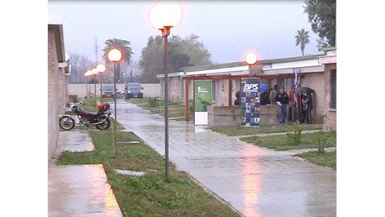 Ministerio de Vivienda y BPS entregaron viviendas para jubilados
