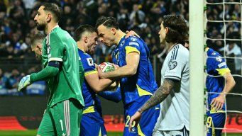 Foto: AFP. Bosnia y Herzegovina le ganó a Italia por penales y la dejó afuera del Mundial.
