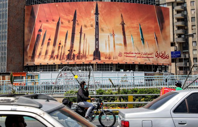 Propaganda bélica en las calles de Irán. Foto: AFP.