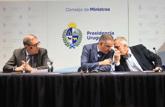 Foto: FocoUy. Gabriel Oddone, Yamandú Orsi y Rodrigo Arim.