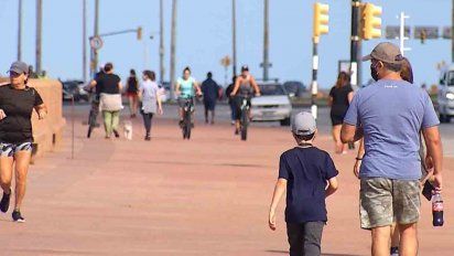 pasaporte covid-19: el gobierno elabora un plan para uruguayos con dos dosis