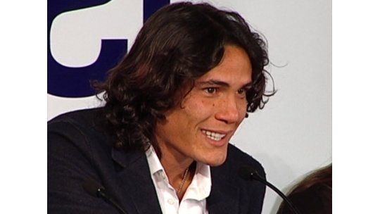Cavani presentó su web y se emocionó con un video sorpresa