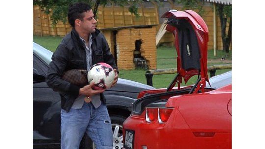 El Lolo Estoyanoff se fracturó un dedo y tiene para 20 días