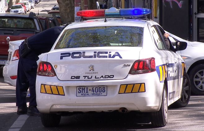 patrullero-centro-cordon-palermo-policia-tristan-narvaja-y-paysandu-generica