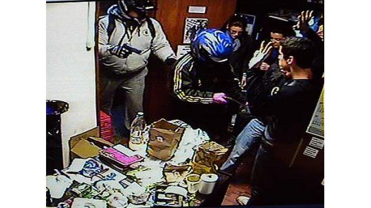 Policía busca a la banda de los supermercados