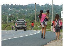 Vecinos de Villa García: “hace 8 años pedimos la senda peatonal”
