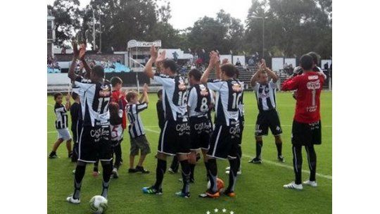 Wanderers se llevó la victoria ante Liverpool por 2 a 1