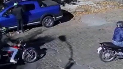 motochorros en capurro: asaltaron a una mujer y todo quedo registrado