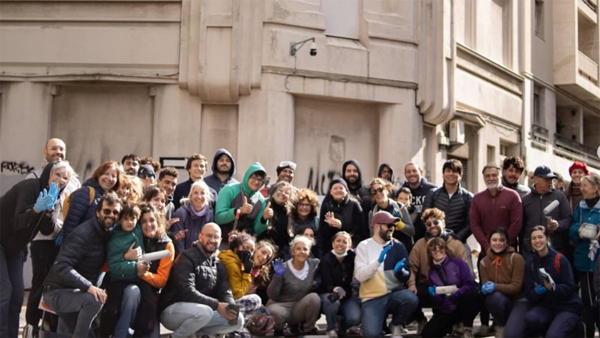 Colectivo "Montevideo más linda" realizó nueva intervención y recuperó fachada de edificio patrimonial