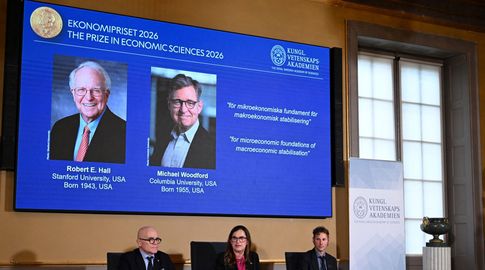 Los estadounidenses Michael Woodford y Robert Hall ganaron el Nobel de Economía 2026