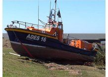 Rescatan a barco salvavidas encallado en el puertito del Buceo
