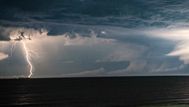 Rige nueva actualización de Meteorología por tormentas puntualmente fuertes; afecta 12 departamentos
