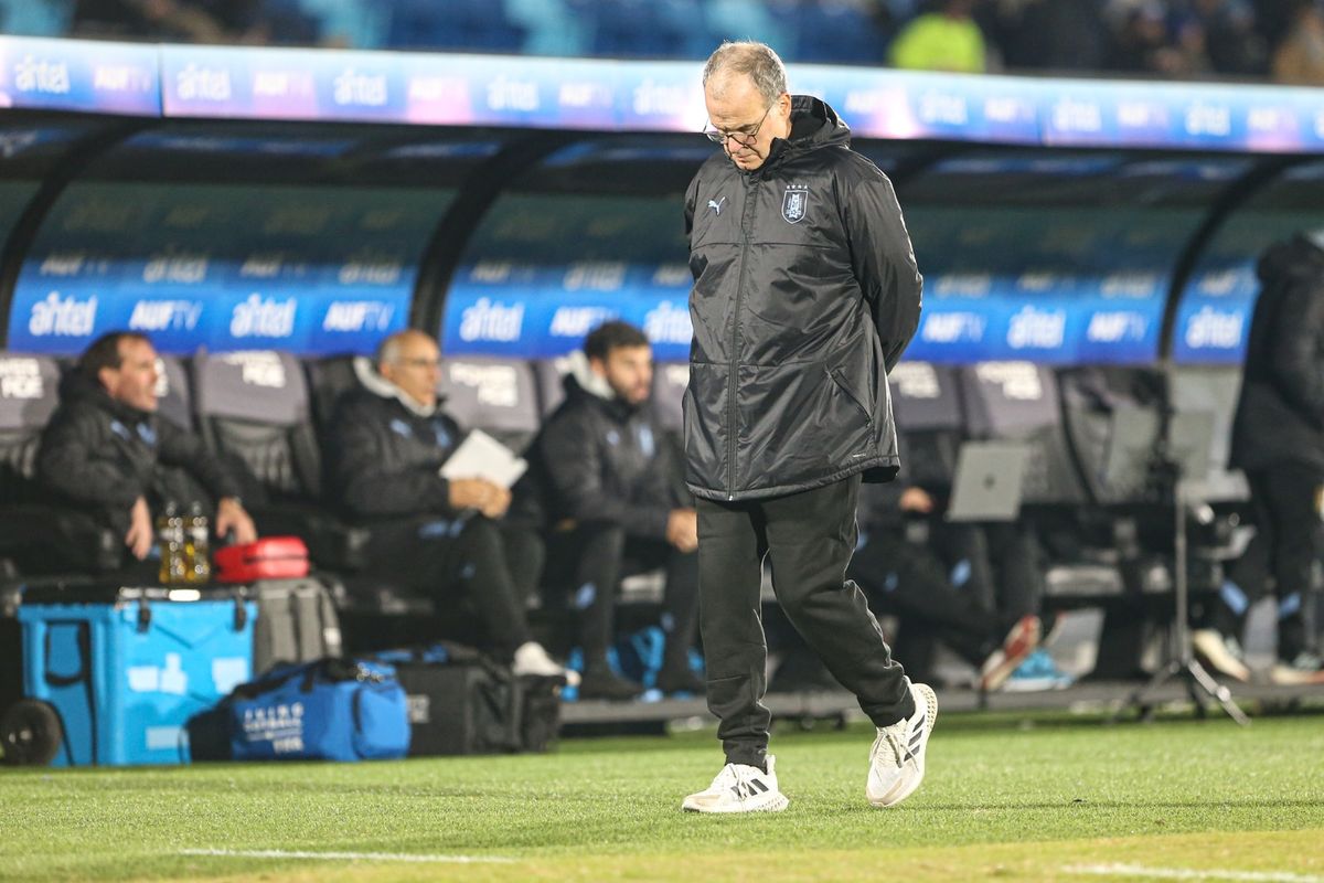 Marcelo Bielsa está haciendo estudios sobre el Fútbol Uruguayo #shorts # uruguay #bielsa 