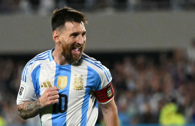 Messi festeja sus tres goles. AFP