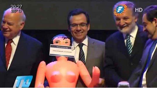 muneca chile ministro