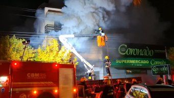 Foto: Subrayado. Incendio en supermercado de Chuy.&nbsp;