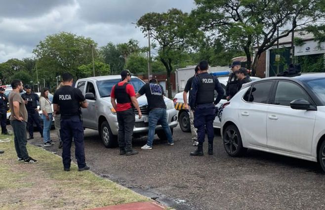 El edil de Salto al momento de ser detenido. Foto: compartida con el corresponsal de Subrayado Hugo Lemos.