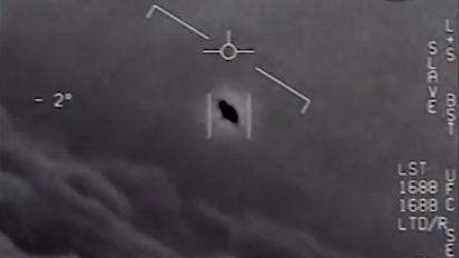 por primera vez la marina de estados unidos confirma que grabo ovnis en movimiento