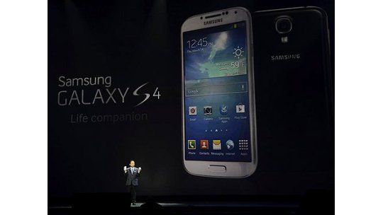 Samsung reveló el Galaxy S4, que estará disponible en abril