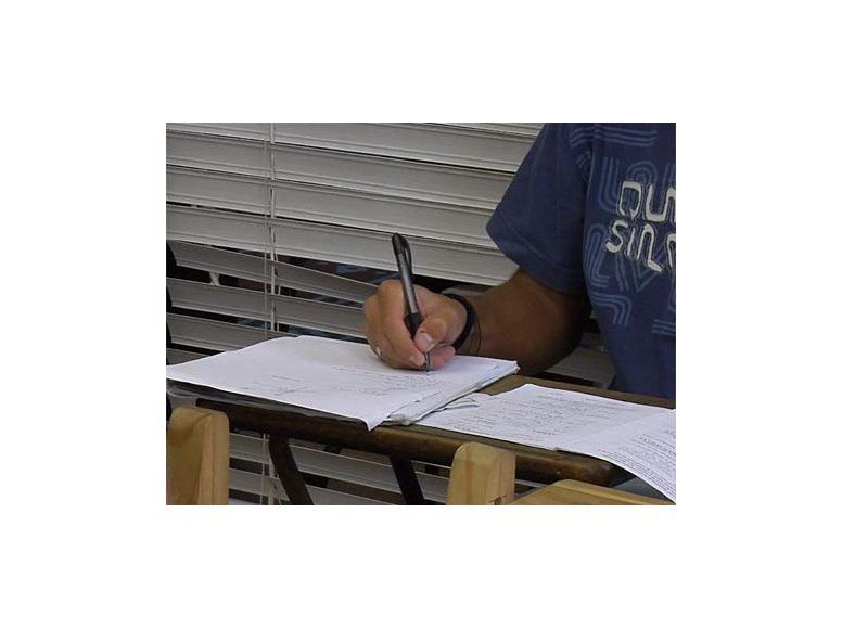 Profesores agredidos físicamente suspenden clases en Liceo 18