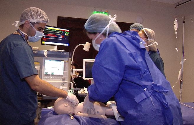 simulacion-anestesistas-operacion.jpg