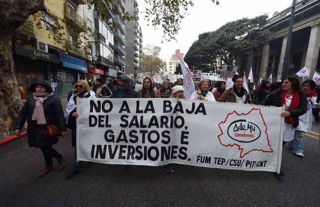 Marcha de sindicatos de la educación. Foto: Foco Uy