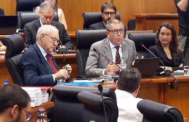 El canciller Lubetkin y el ministro Oddone en la comisión especial del Senado este lunes 23. 