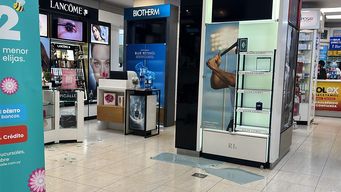 robo pirana a una farmacia de pocitos: cuatro delincuentes en dos motos se llevaron unos diez perfumes