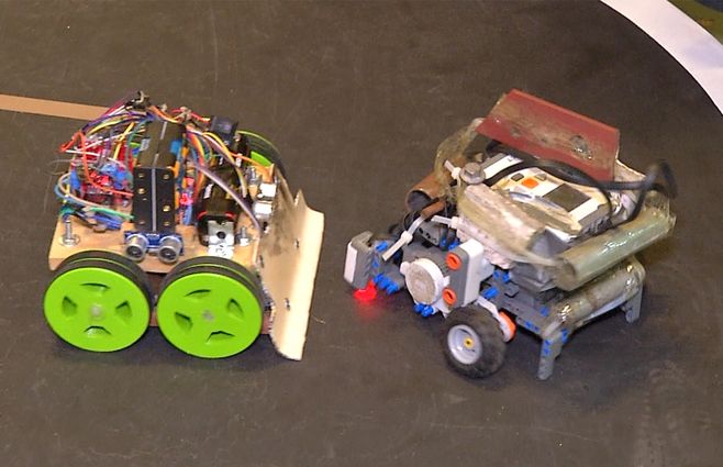 robots-competencia-facultad-de-ingenieria-sumo.uy.jpg