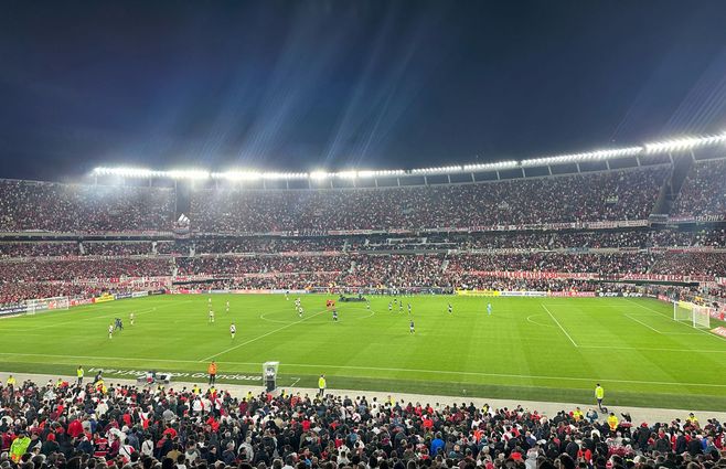 MONUMENTAL--LIBERTADORES.jpg