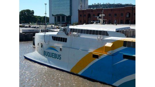 Buquebús pedirá bajar impuestos a argentinos que visiten Uruguay