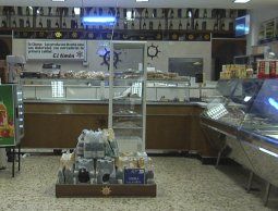 robaron 15.000 dolares y 20 botellas de whisky de una panaderia de goes