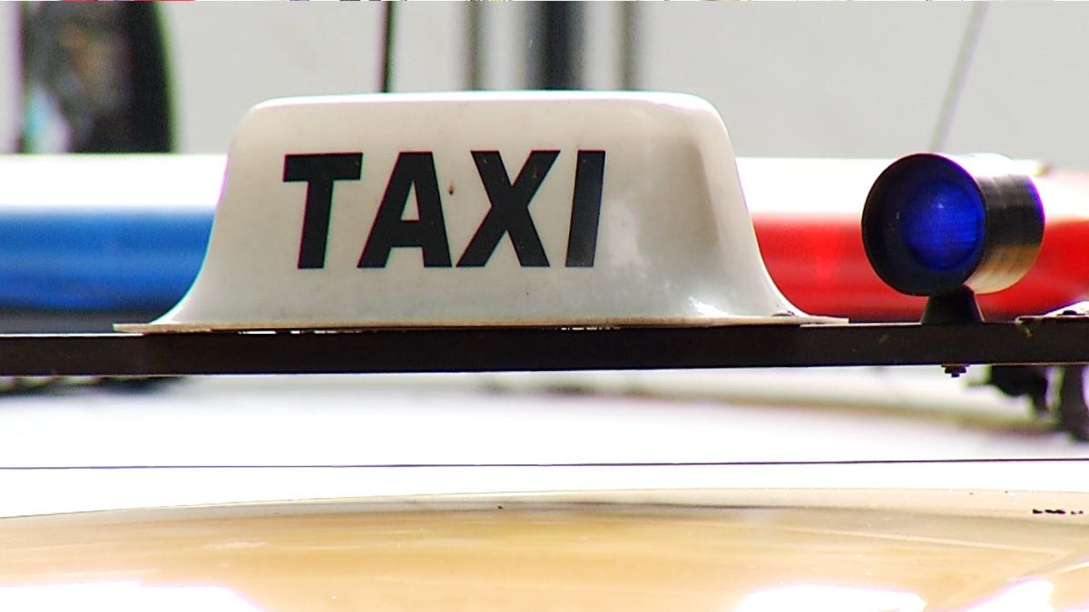 Una mujer denunció que un taxista ingresó a su casa sin permiso, la abrazó y la manoseó