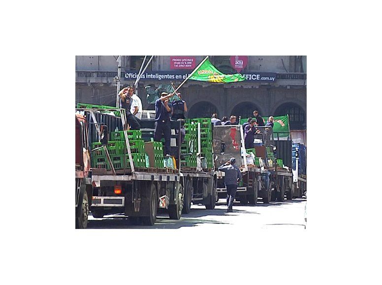 Trabajadores de la bebida realizan asamblea y cortan Agraciada