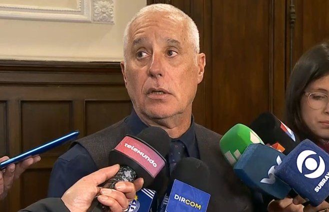 Carlos Negro, ministro del Interior.