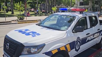 estaba detenido y escapo esposado del juzgado; intento esconderse pero fue capturado