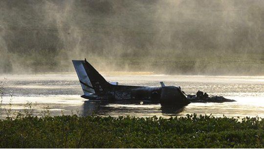 avion niebla
