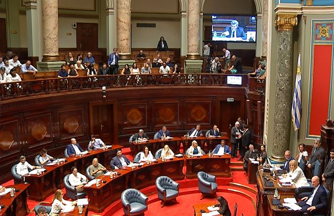 sesion-parlamento-cosse.jpg