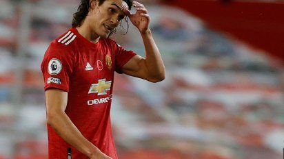 cavani sigue sin convertir en el manchester united y las criticas arrecian por su contratacion