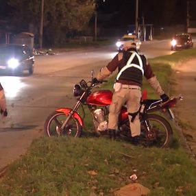 Un hombre está grave tras recibir disparos en Punta de Rieles; investigan si el atacante intentó robarle la moto Un hombre está grave tras recibir disparos en Punta de Rieles; investigan si el atacante intentó robarle la moto