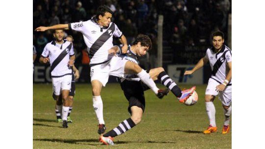 Wanderers y Danubio empataron 0 a 0 la primera final del Uruguayo