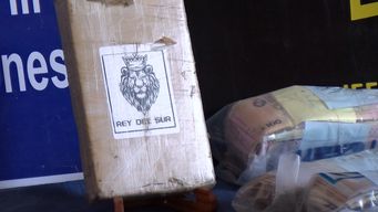 Foto: Subrayado. Ladrillo con la inscripción Rey del Sur, posiblemente vinculado a Marset.