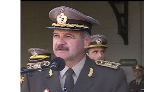 Comandante del Ejército renunció al Centro Militar por calumnias